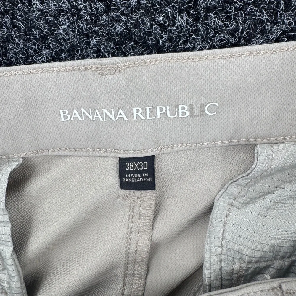 Banana Republic Core Temp Chino Pants Mens 38x30 Beige Performance Trousers